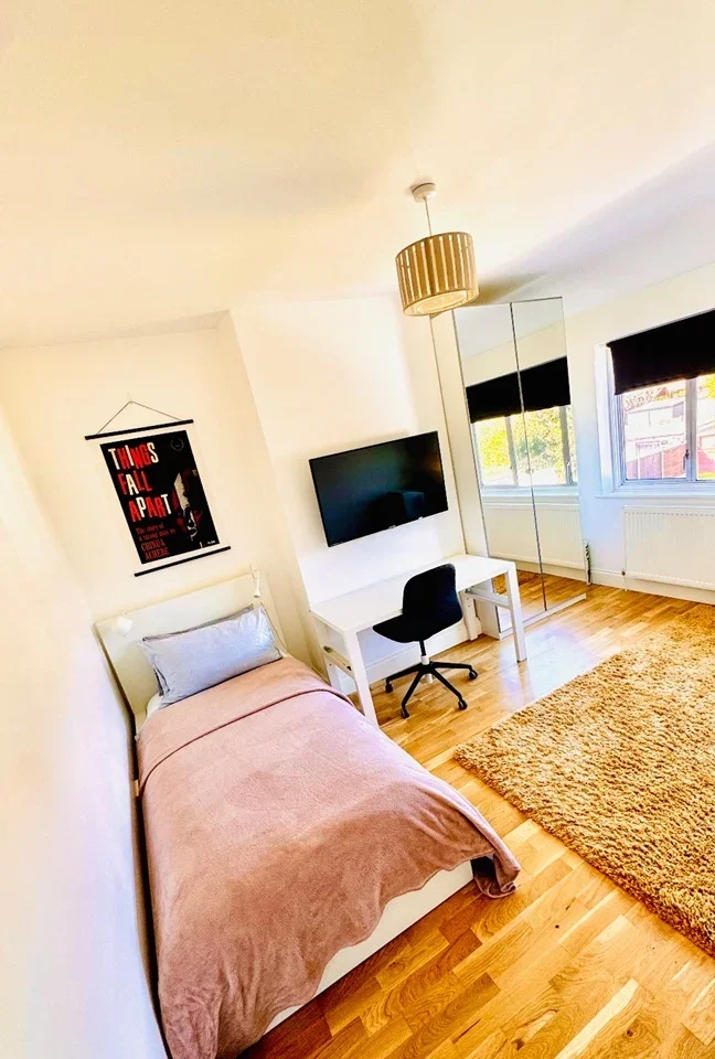 Room Towpath Way in Greater London