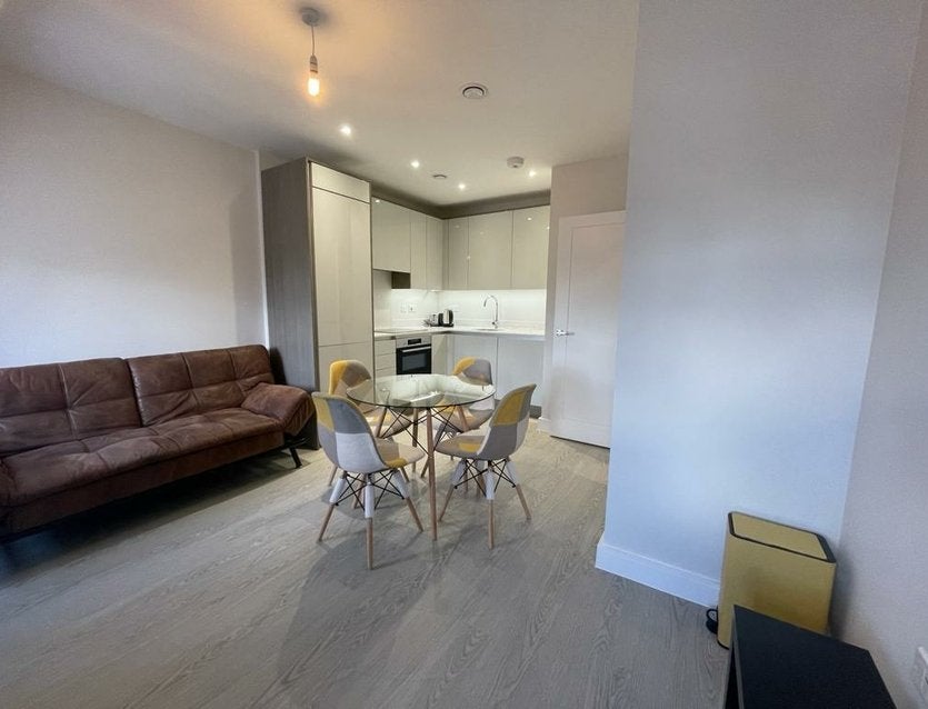 Flat Windsor Street in Greater London