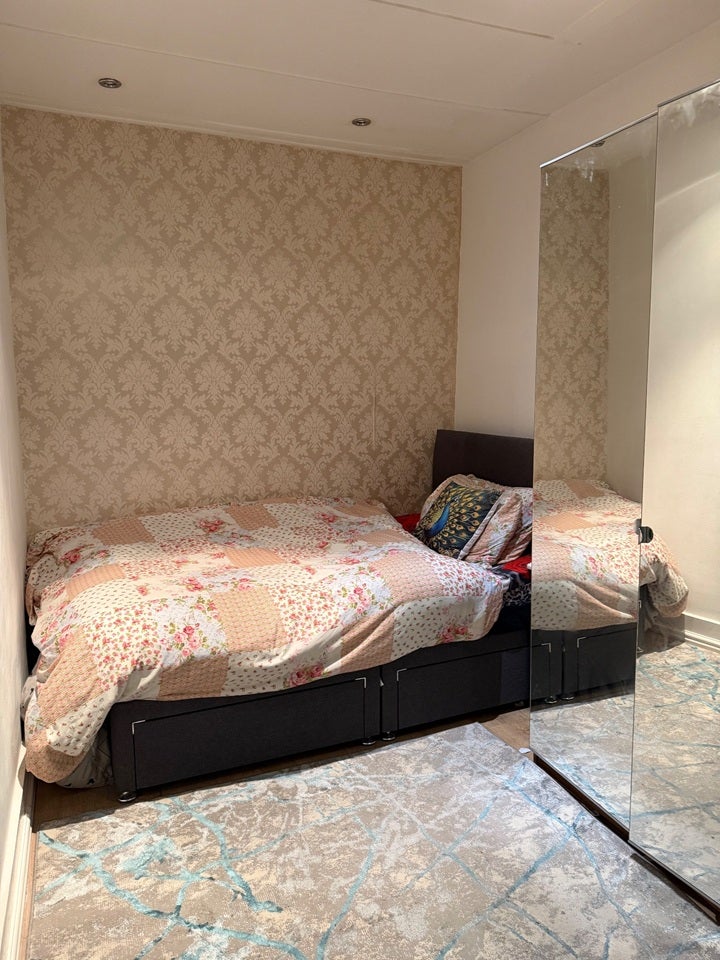 Room Southsea Avenue in Watford