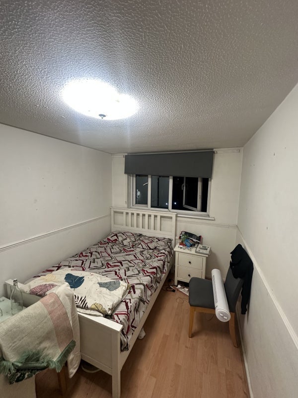 Room Lucey Way in Greater London