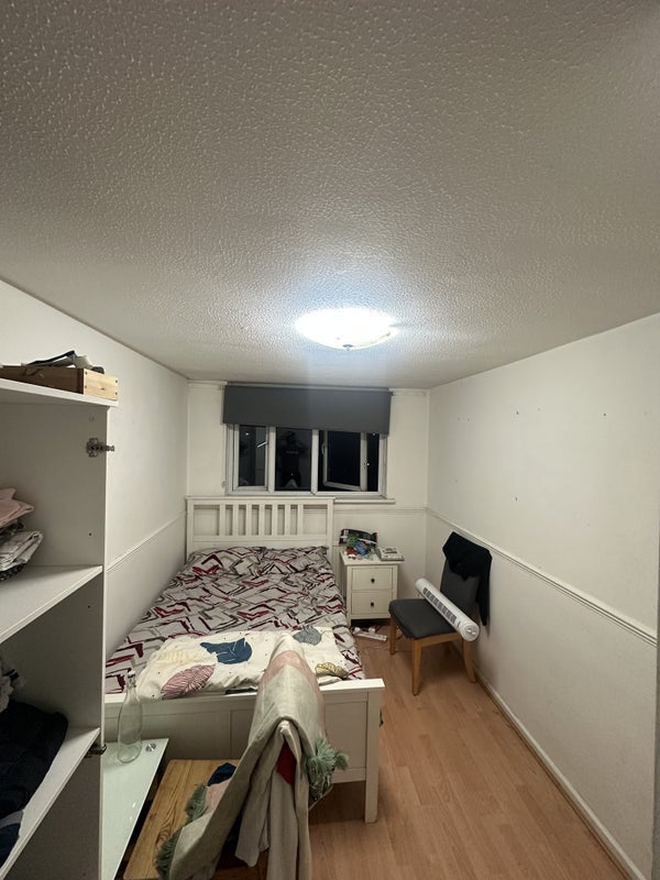 Room Lucey Way in Greater London
