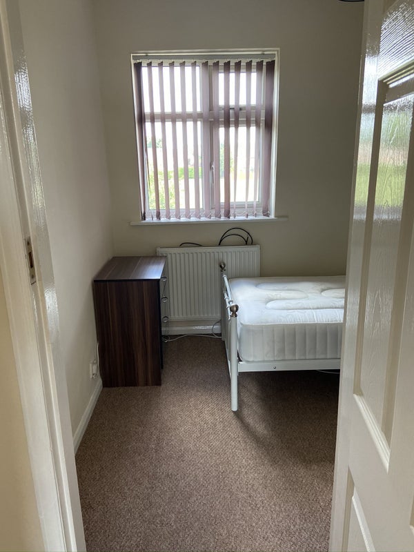 Room Edgley Drive in West Lancashire