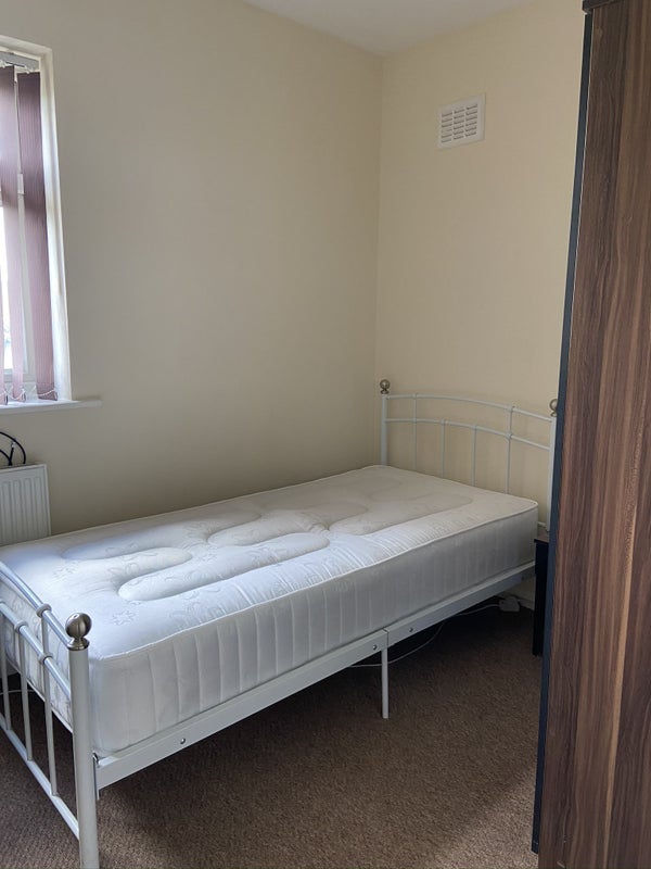 Room Edgley Drive in West Lancashire