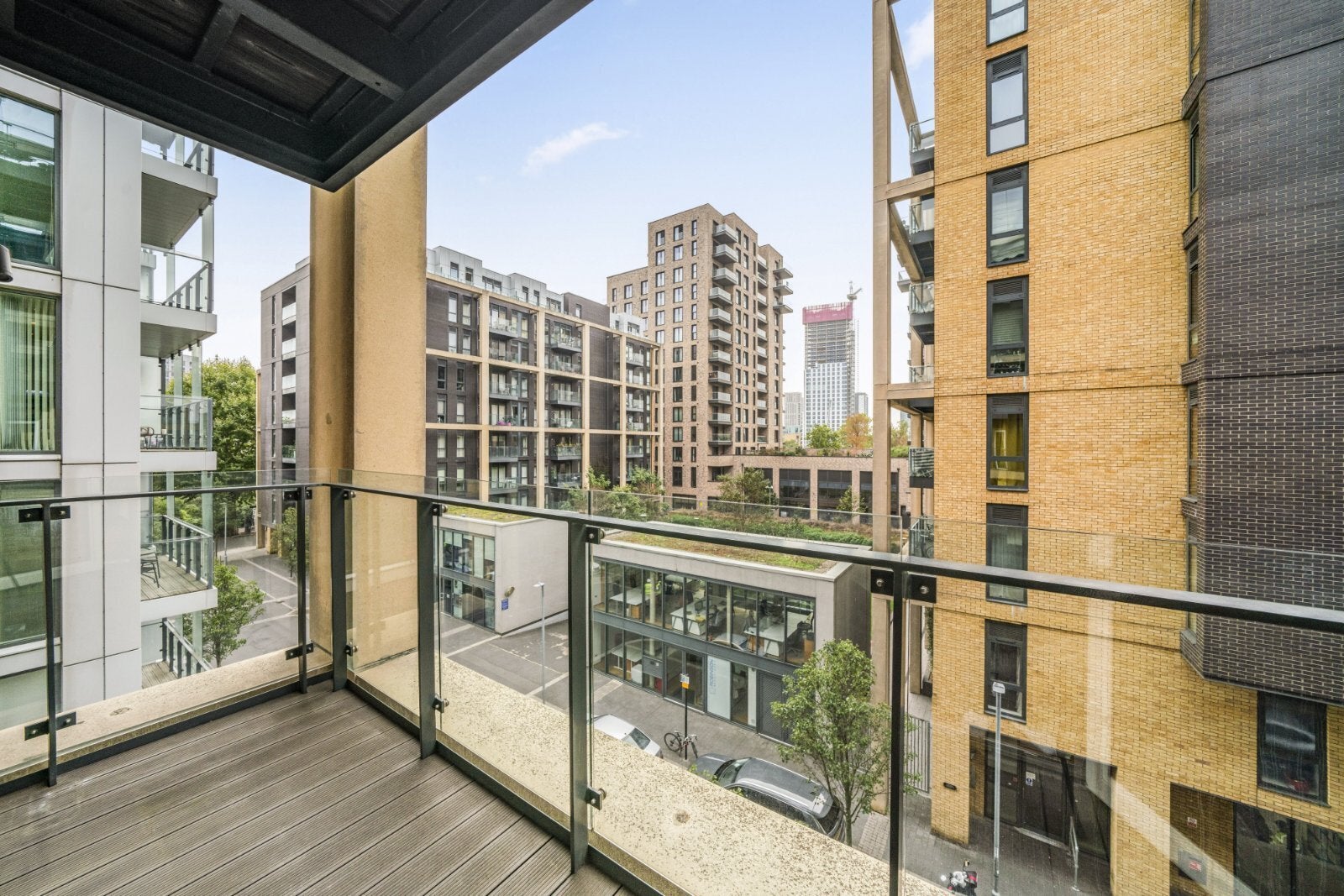 Flat Enterprise Way in Greater London