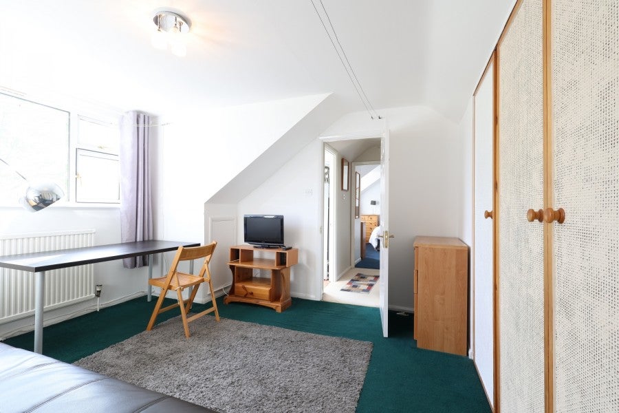 Room West Riding in St Albans