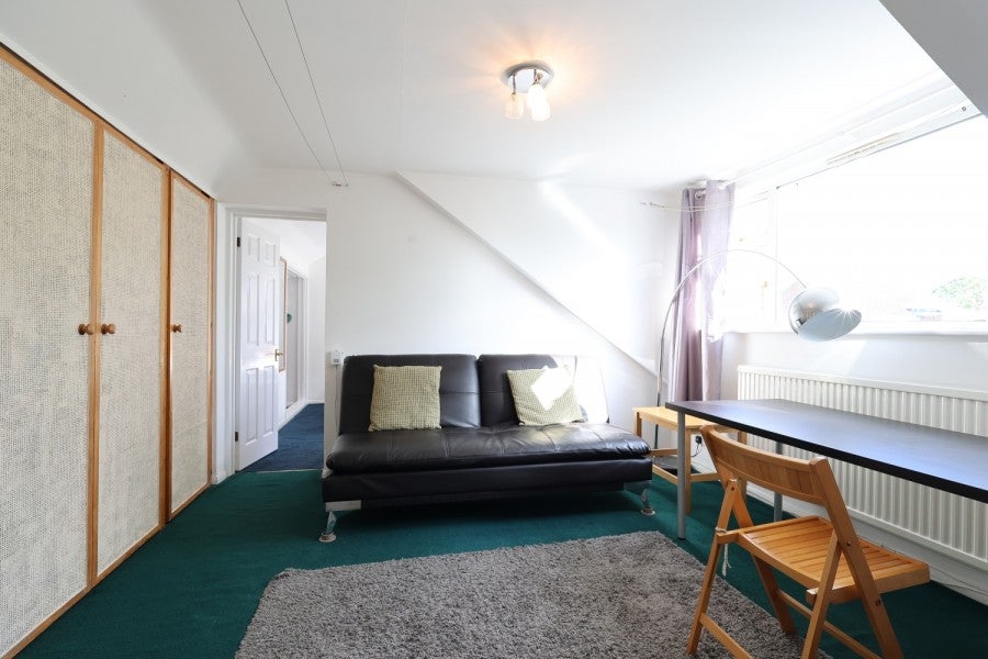 Room West Riding in St Albans