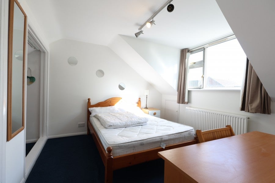 Room West Riding in St Albans