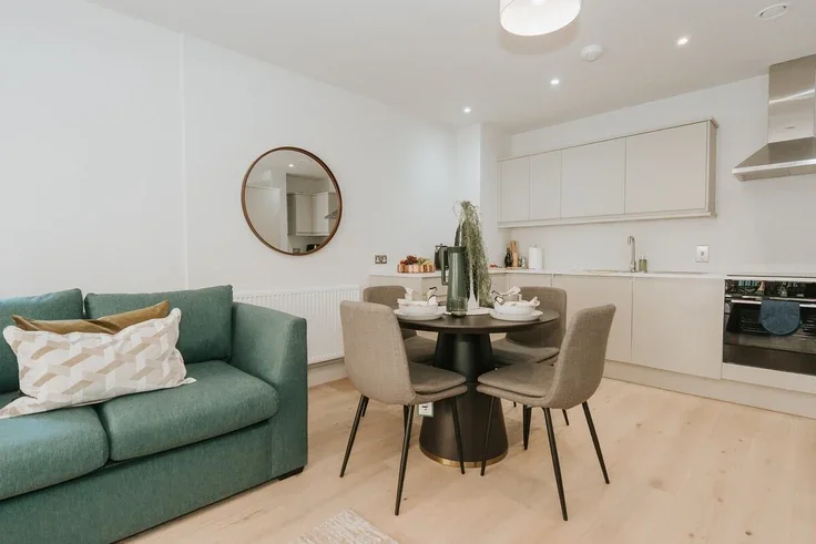 Flat Clapham High Street in Greater London