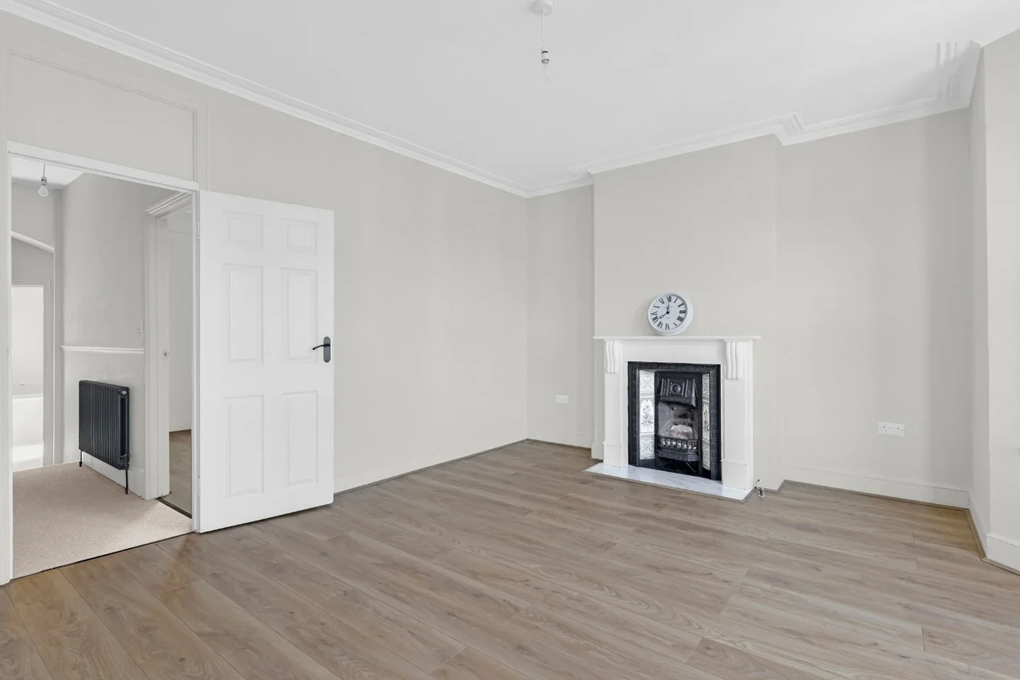Flat Fernbrook Road in Greater London