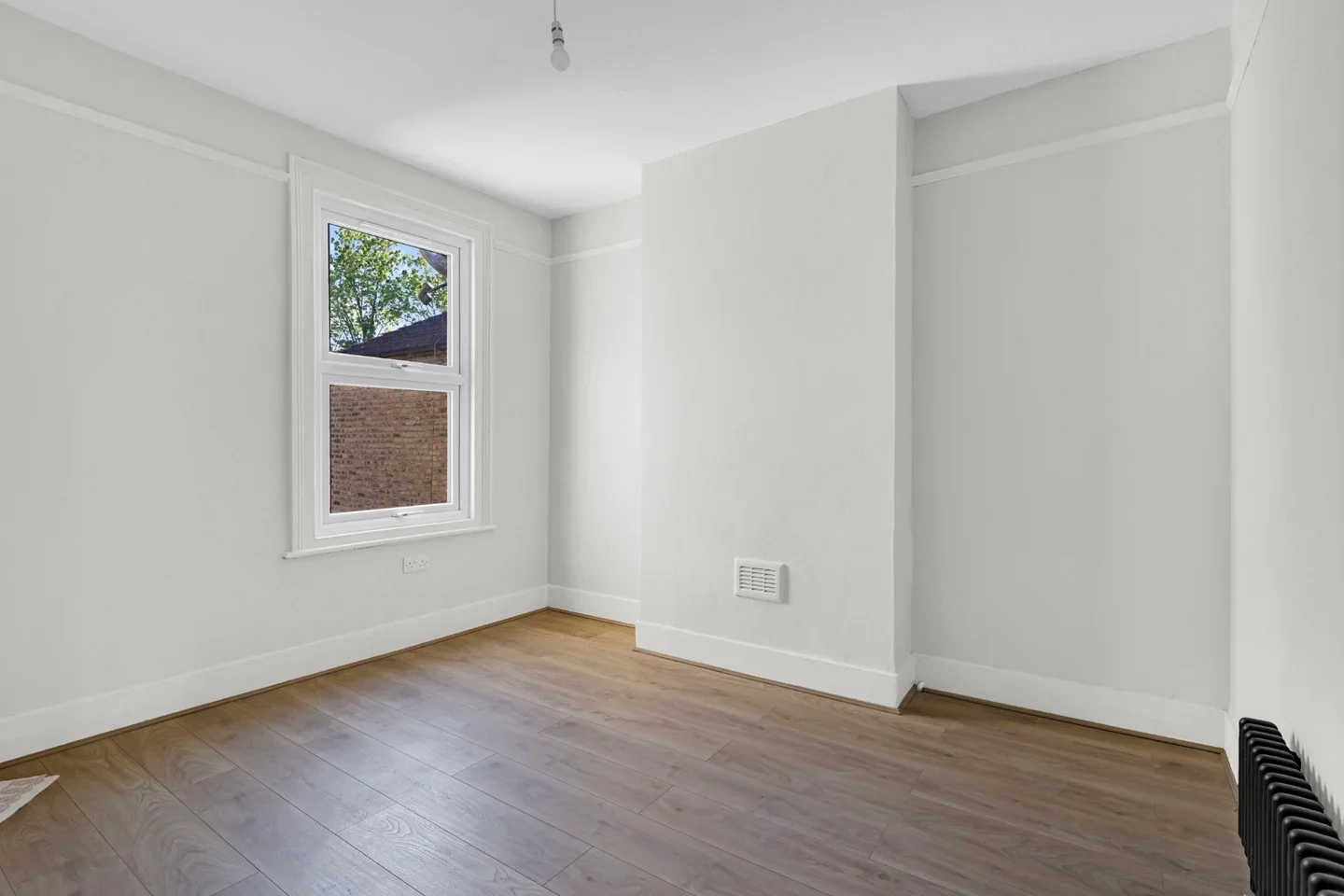 Flat Fernbrook Road in Greater London