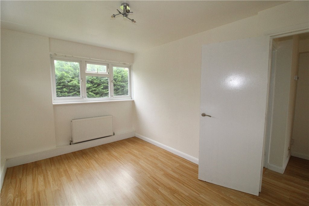 Flat Pampisford Road in Greater London