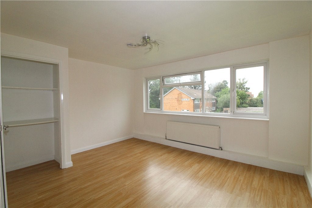 Flat Pampisford Road in Greater London