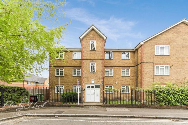 Flat Gables Close in London Borough of Southwark