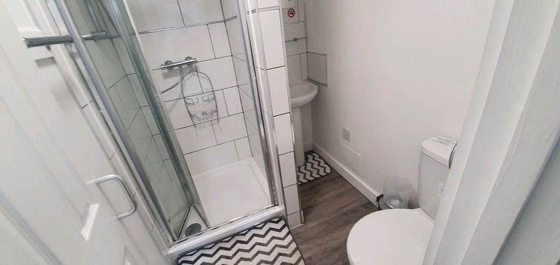 Room Smalldale Avenue in Manchester
