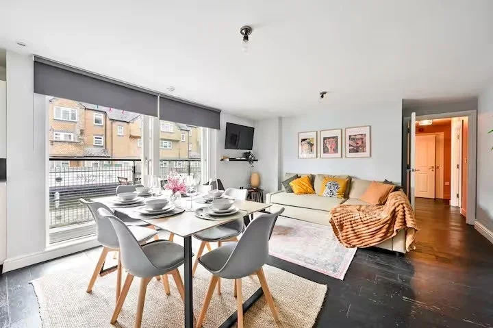 Flat Russell's Wharf in City of Westminster