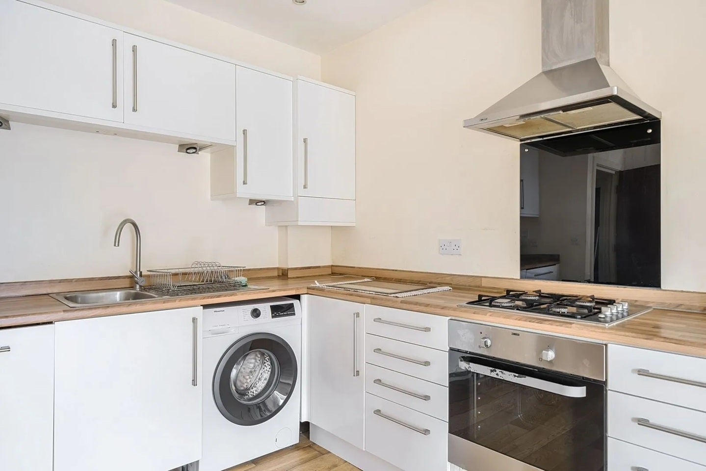 Flat Fernthorpe Road in Greater London