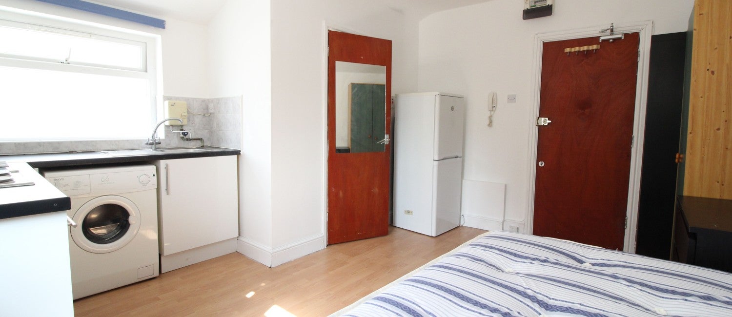 Flat Cathays Terrace in Cardiff