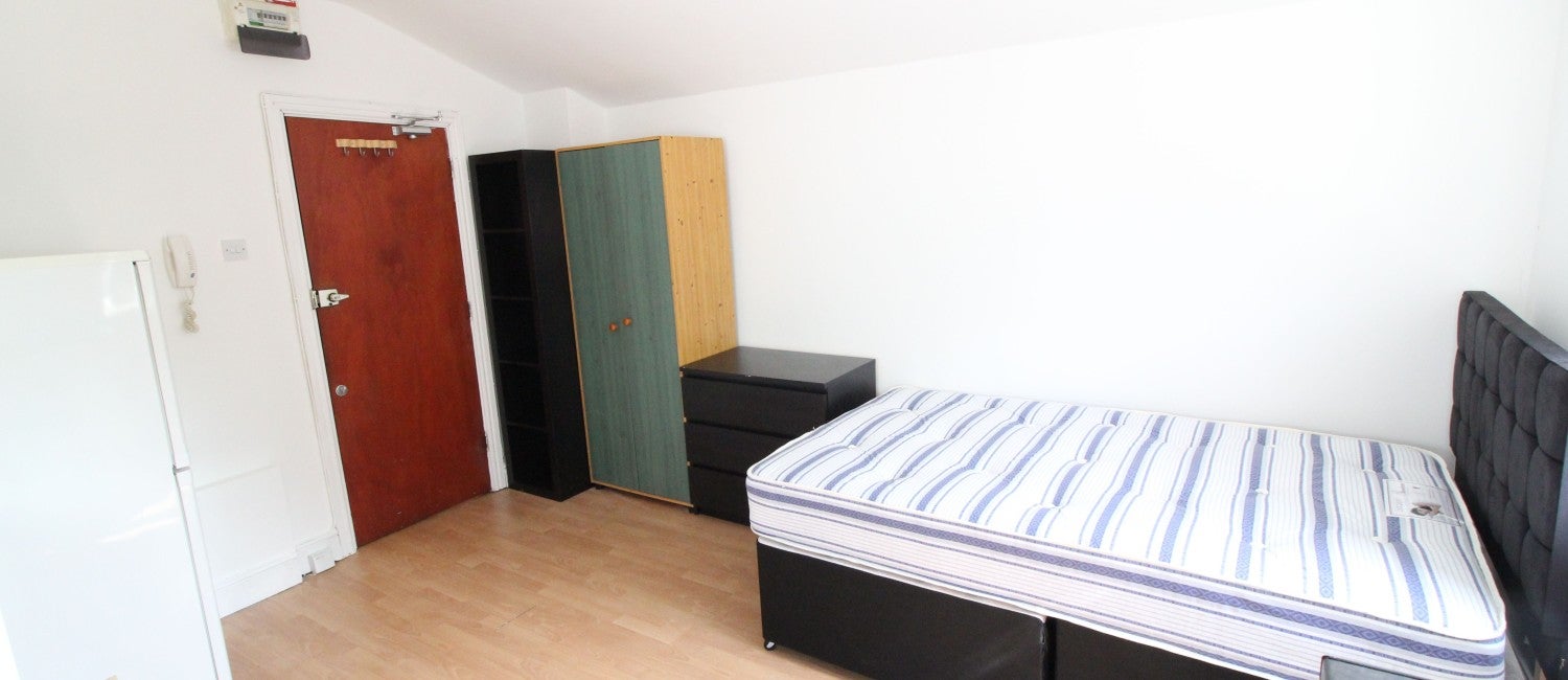 Flat Cathays Terrace in Cardiff