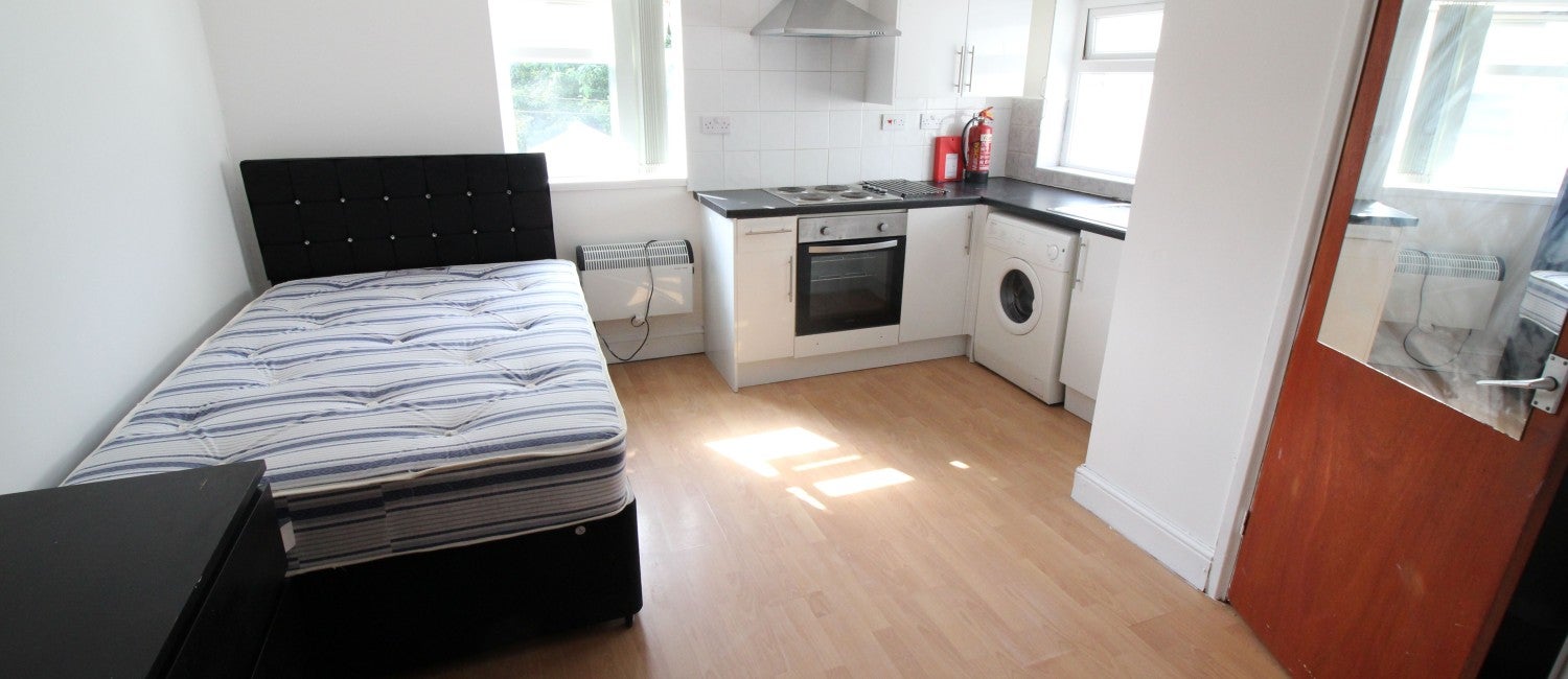 Flat Cathays Terrace in Cardiff