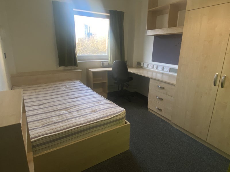 Room Heneage Street West in Birmingham