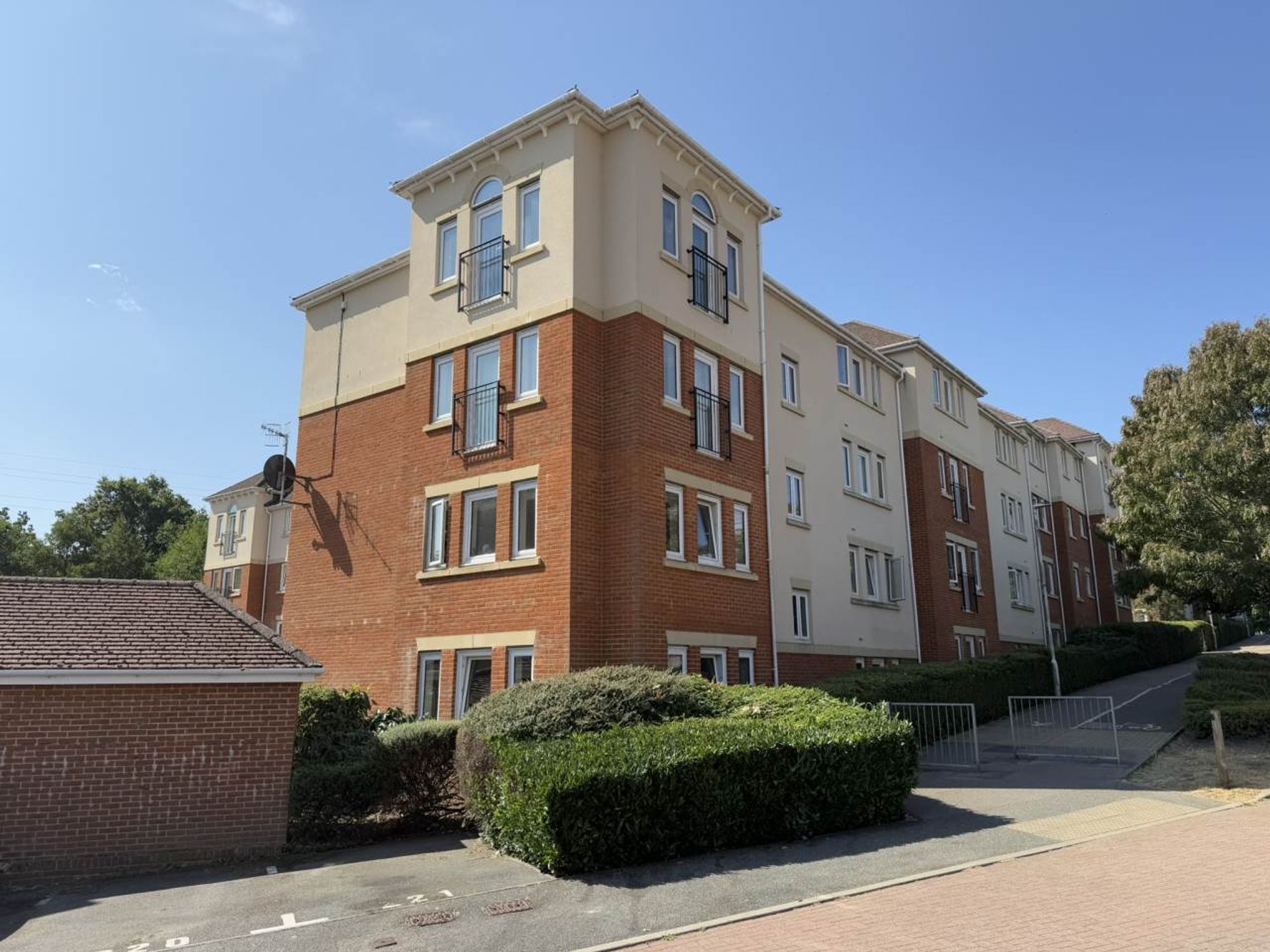 Flat Addison Road in Tunbridge Wells