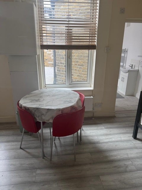 Flat Cobbold Road in Greater London