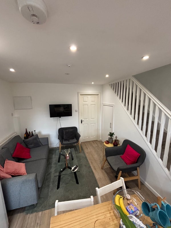 Room Hindrey Road in Greater London