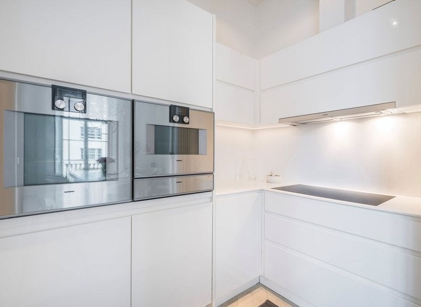 Flat Eaton Place in City of Westminster