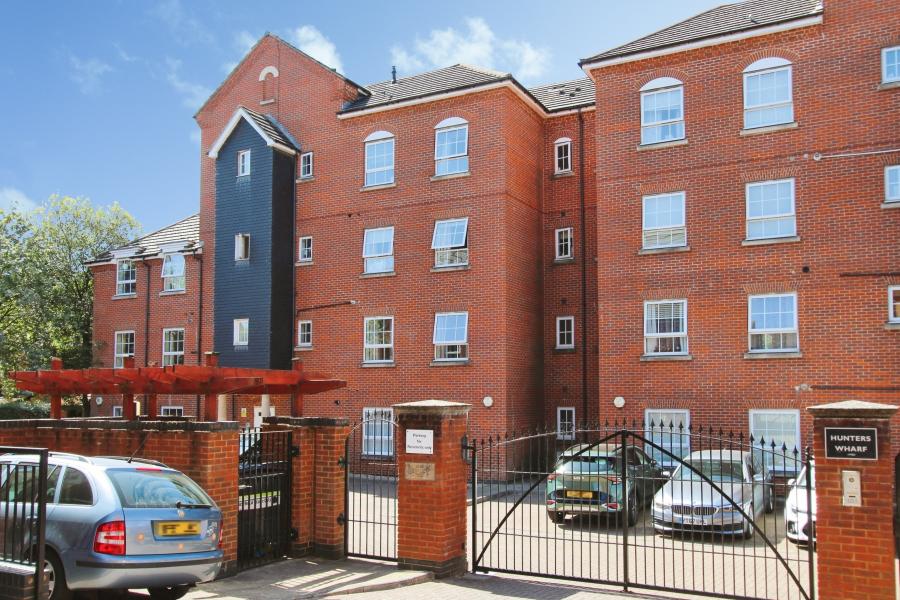 Flat Katesgrove Lane in Reading