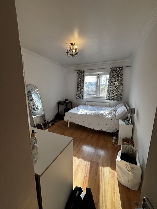 Room Leirum Street in Greater London