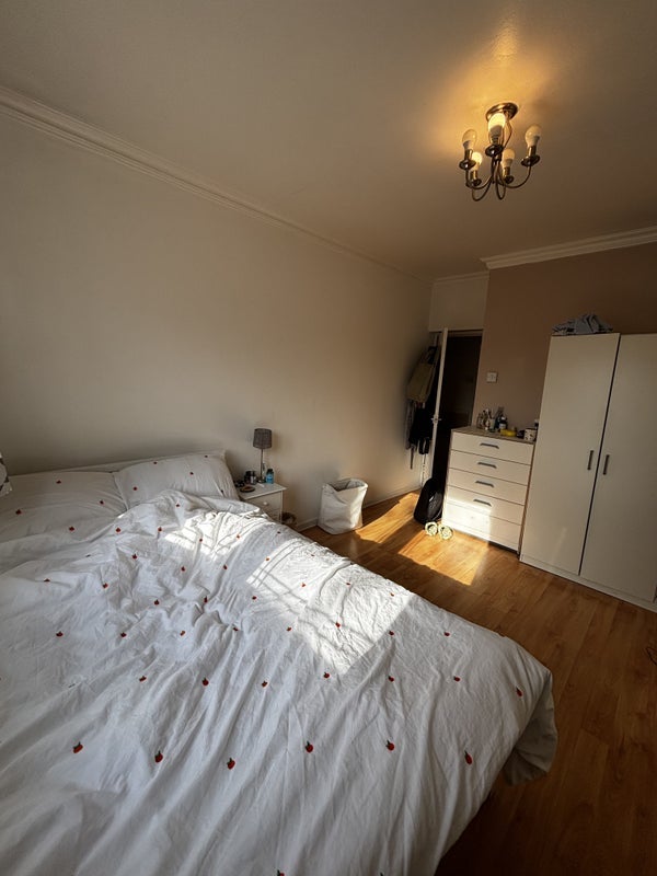 Room Leirum Street in Greater London