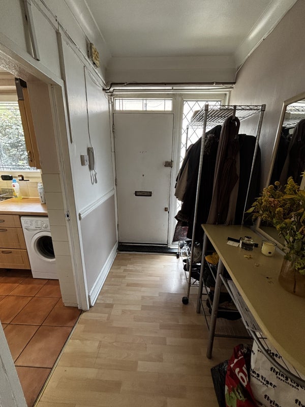 Room Leirum Street in Greater London