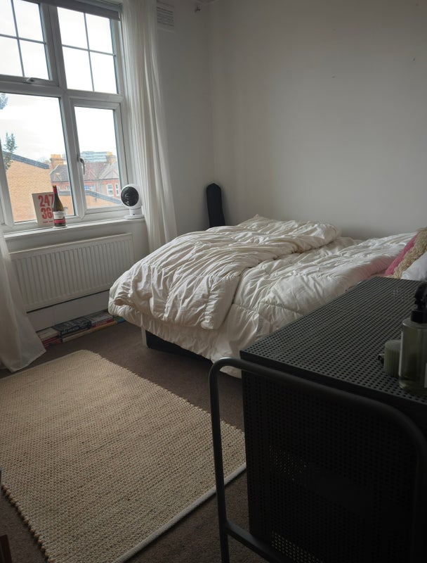 Flat Thorncliffe Road in Greater London