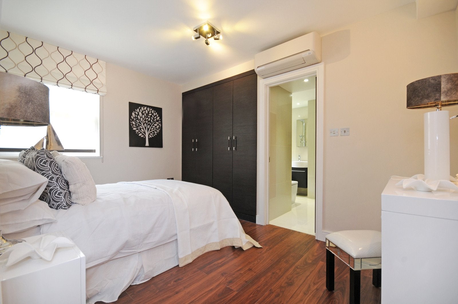 Flat Finchley Road in Greater London