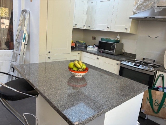 Room Fernwood Avenue in Greater London