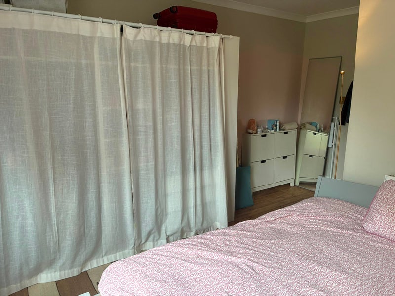Room Fernwood Avenue in Greater London