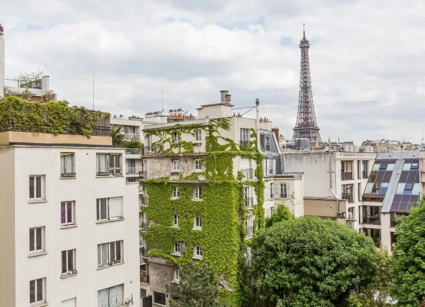 Flat Avenue Paul Doumer in Paris
