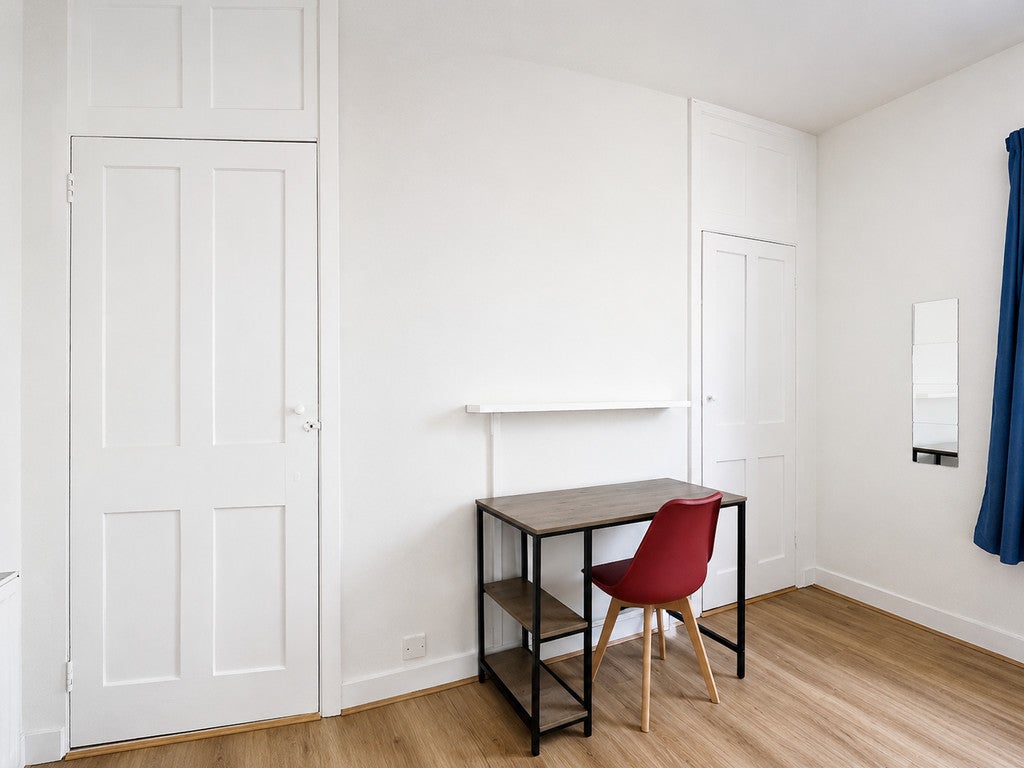 Room Hills Road in Cambridge