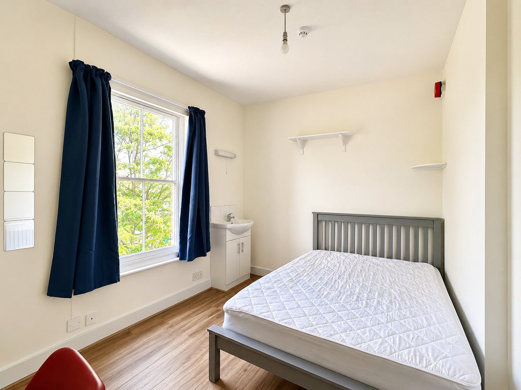Room Hills Road in Cambridge