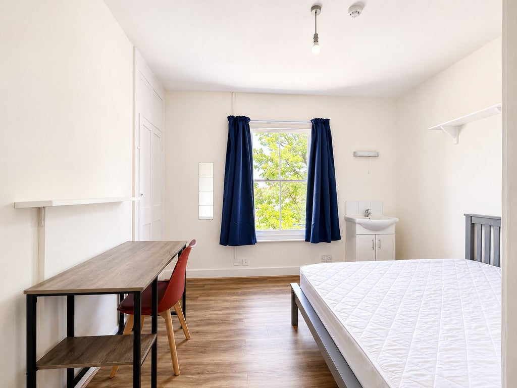 Room Hills Road in Cambridge
