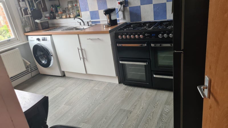 Room Conewood Street in Greater London
