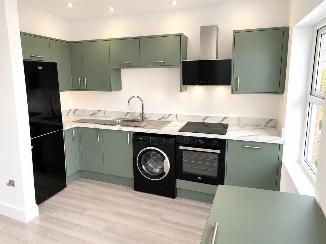 Flat Chingford Mount Road in Greater London