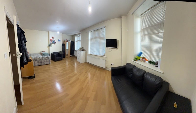 Room Barn Rise in Greater London
