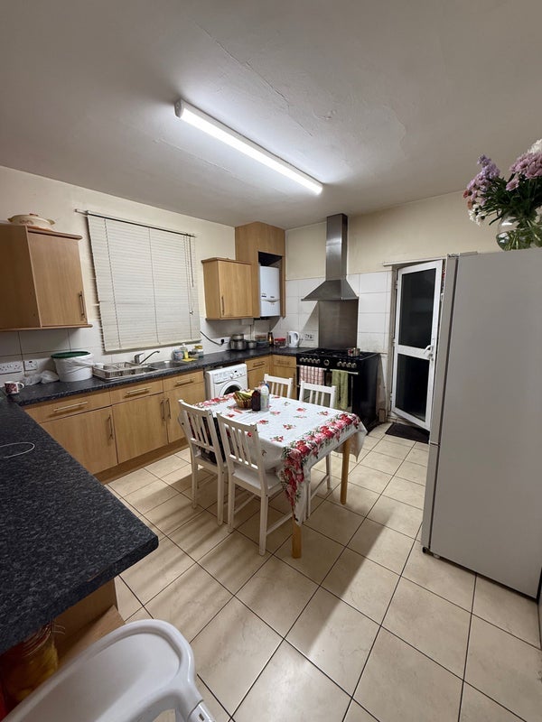 Room Barn Rise in Greater London