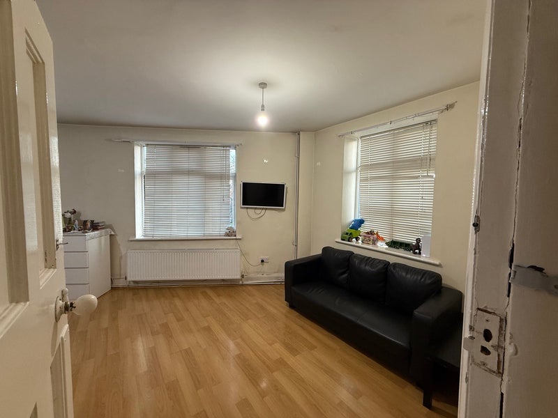 Room Barn Rise in Greater London