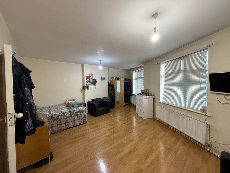 Room Barn Rise in Greater London