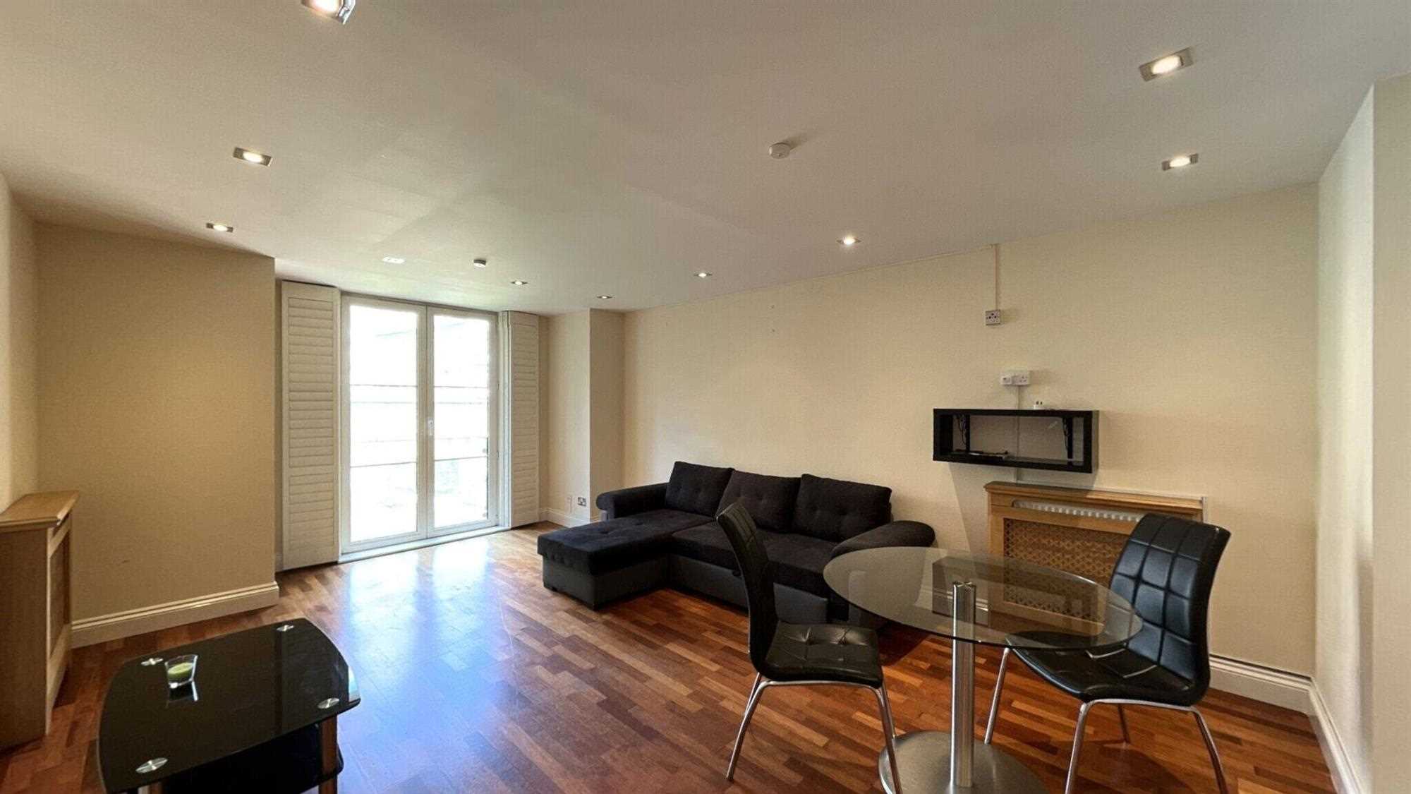 Flat Palgrave Gardens in City of Westminster