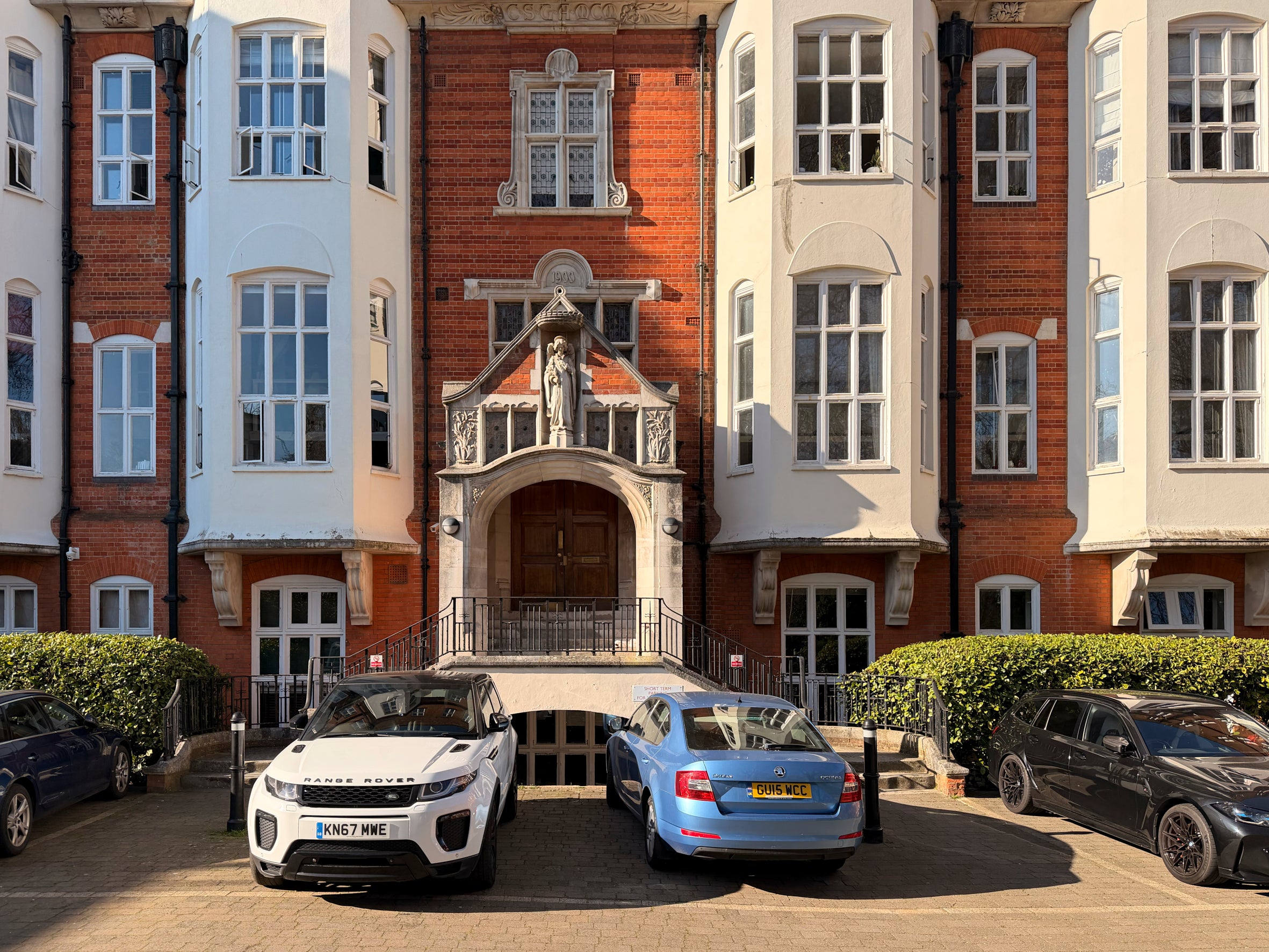 Flat Cormont Road in London