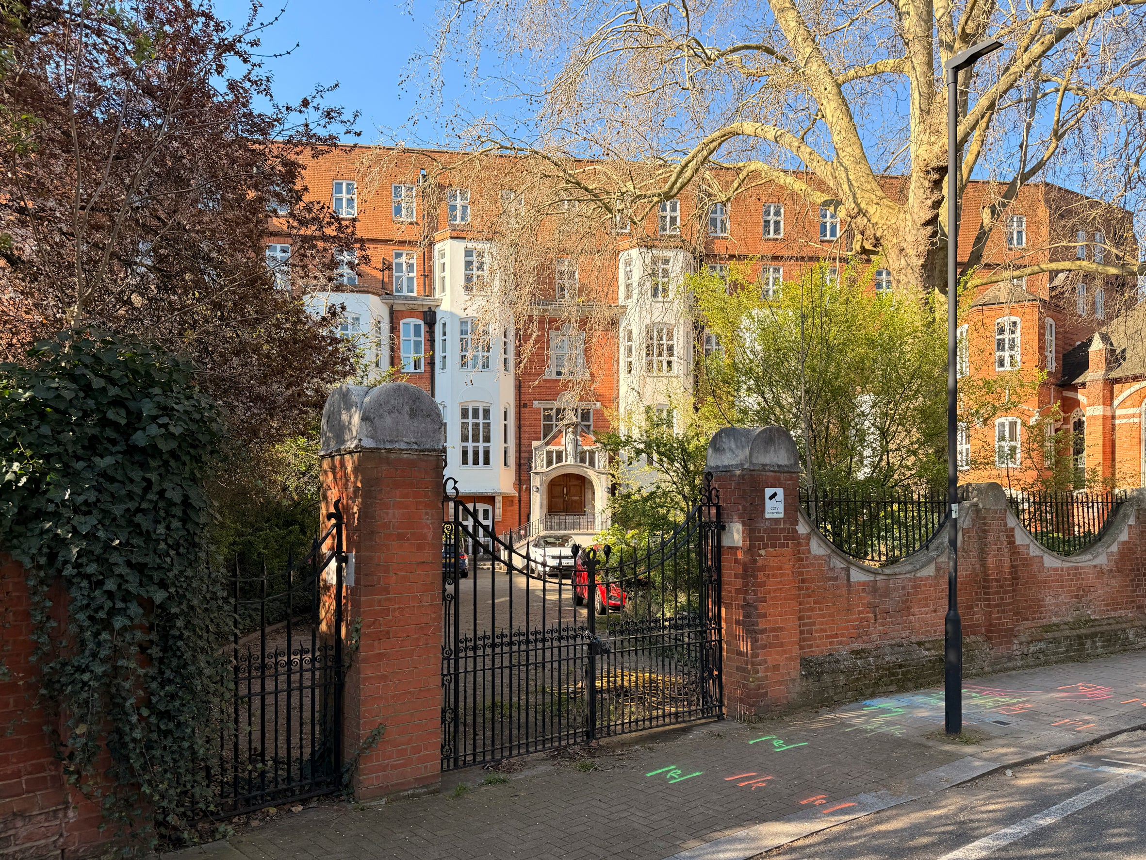 Flat Cormont Road in London