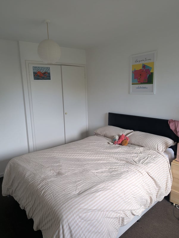 Room Sandalwood Close in Greater London